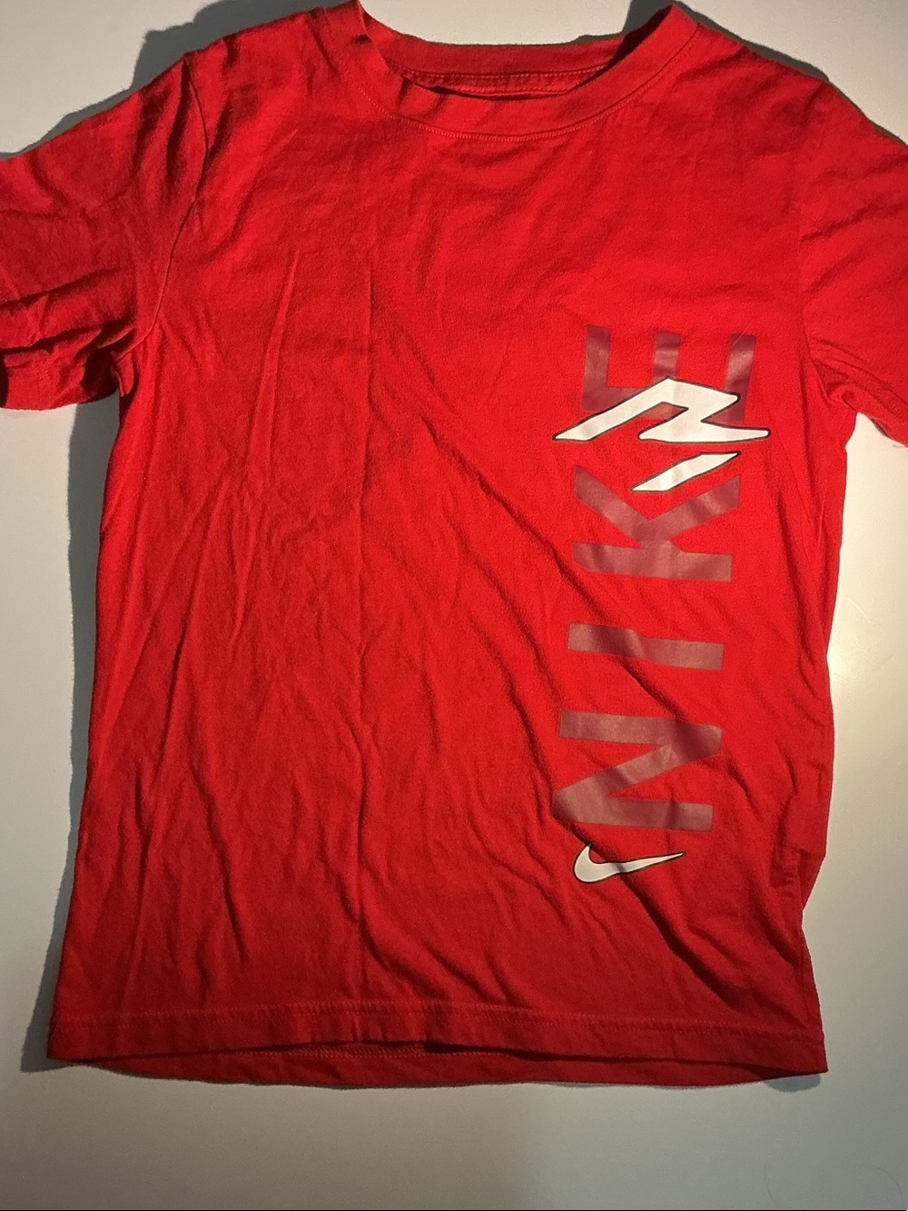 Chandail rouge Nike garçon